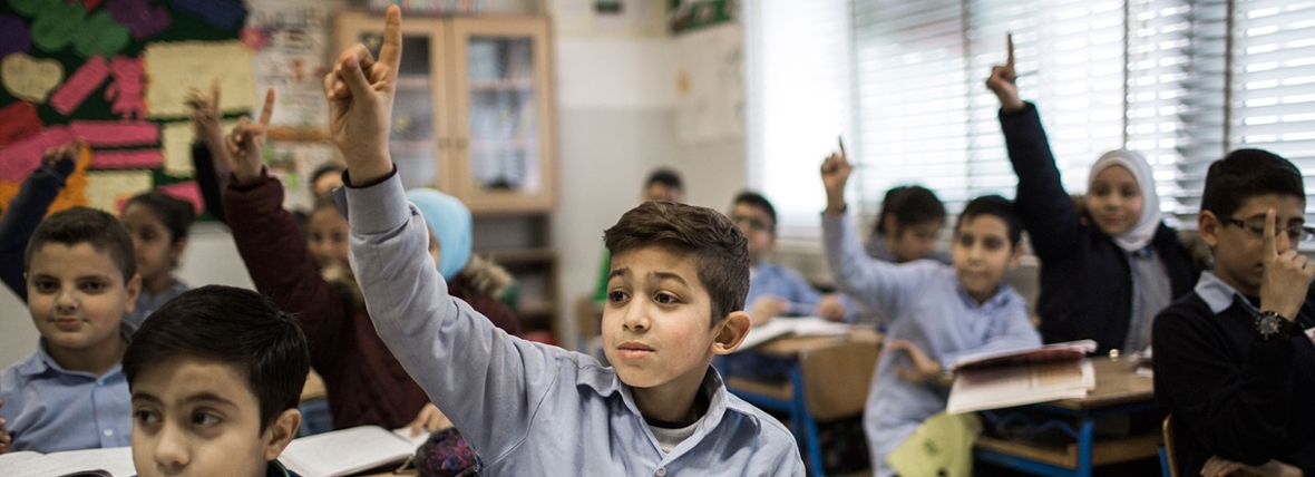 Syrische vluchtelingkinderen op een school in Beiroet, Libanon